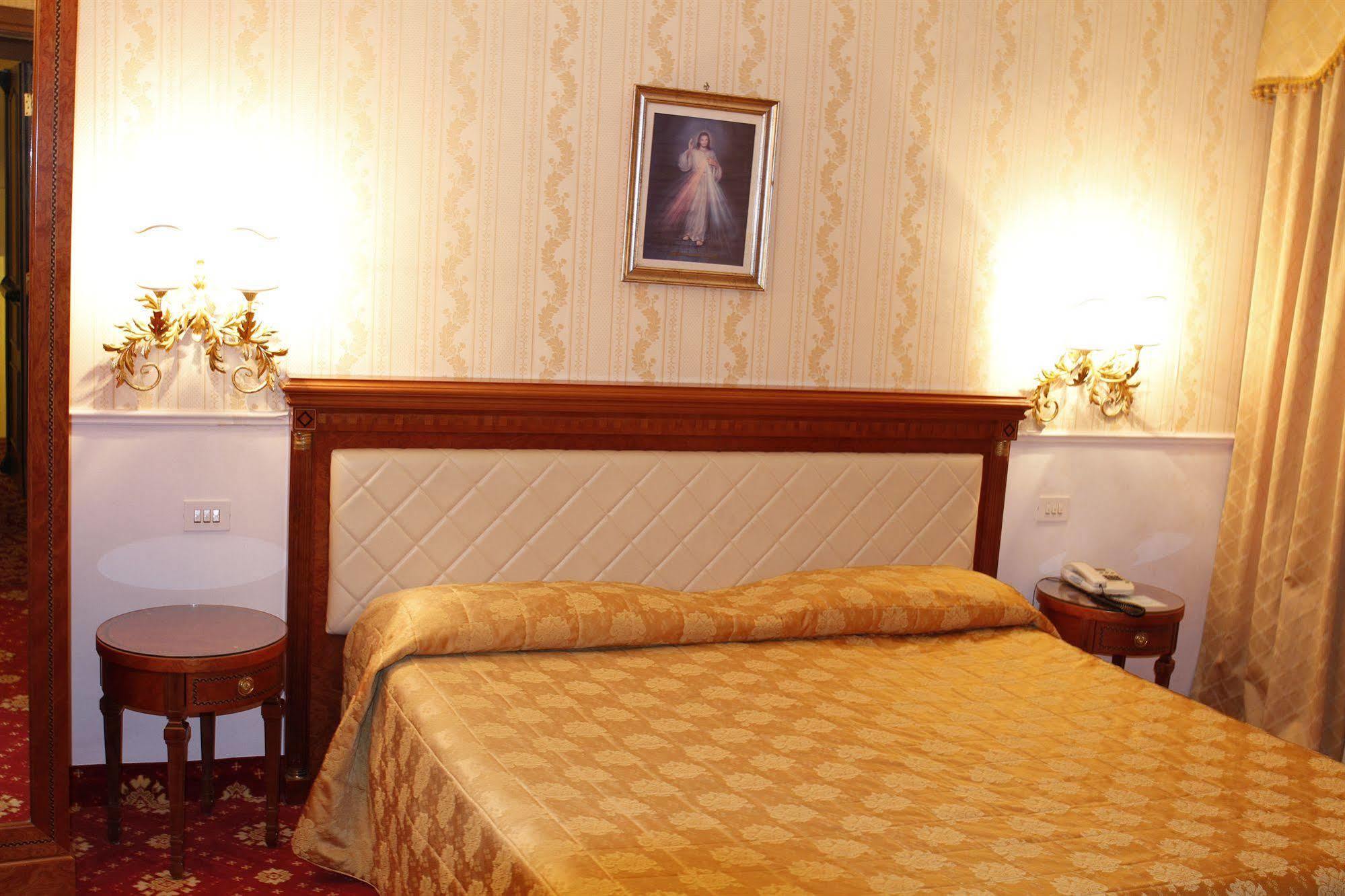 Hotel Genio Roma Exterior foto