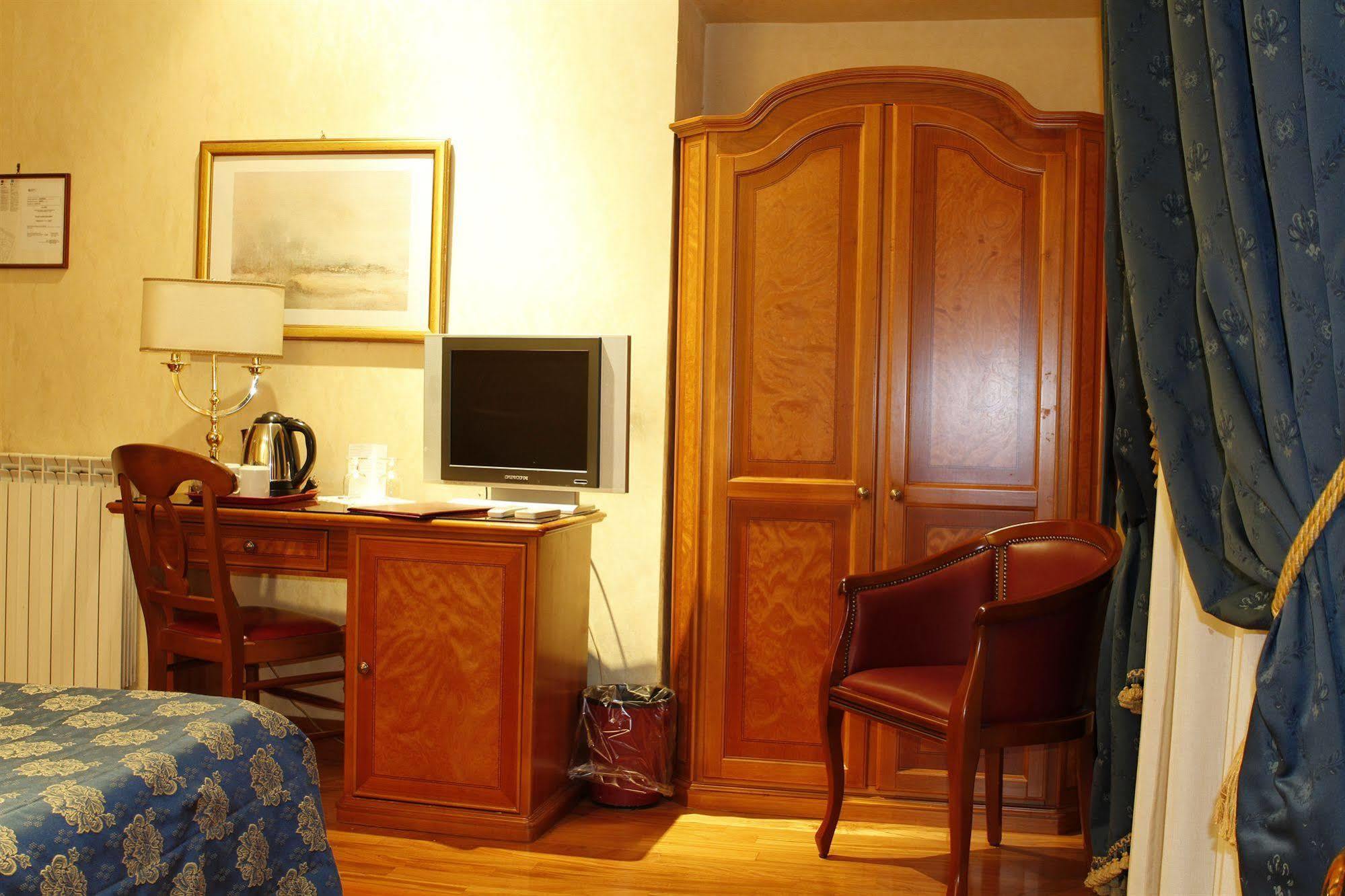 Hotel Genio Roma Exterior foto